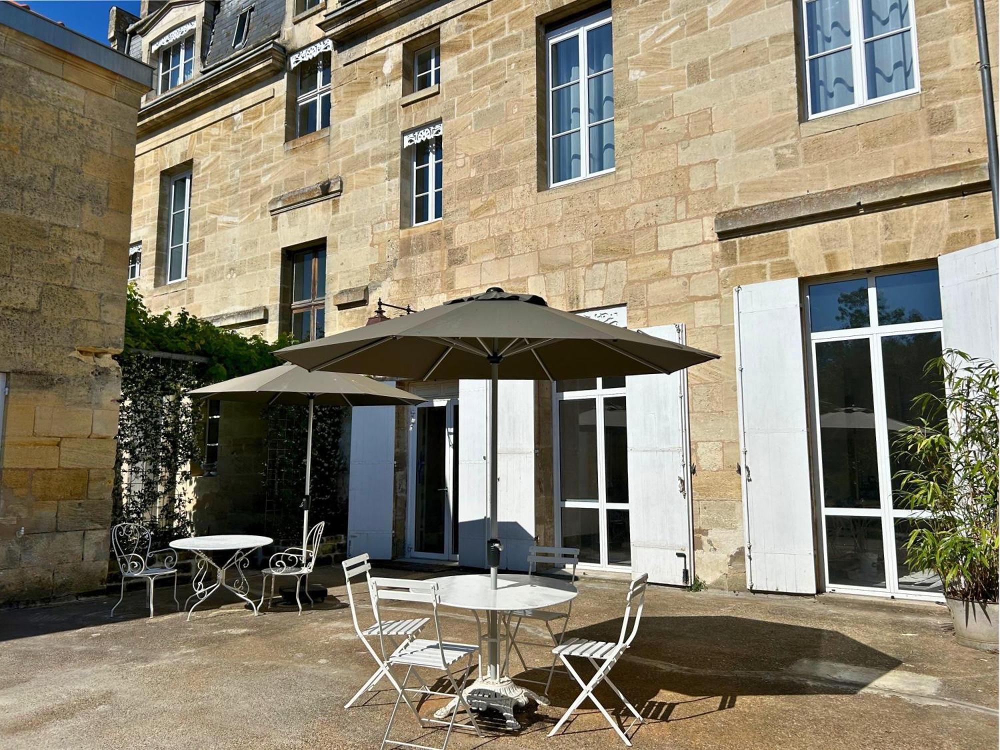 De L'Art A La Maniere - Chambre D'Hotes De Charme - 2 Suites Haut De Gamme - Ideal Couple & Famille - Piscine - Terrasse - Calme - 15Min Saint-Emilion - Experience Restauration D'Oeuvre D'Art Branne  Buitenkant foto